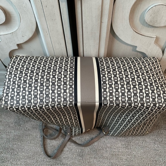 Tory Burch Tote - Picture 4 of 8